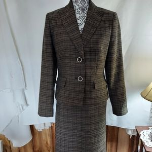 Skirt suit size 8